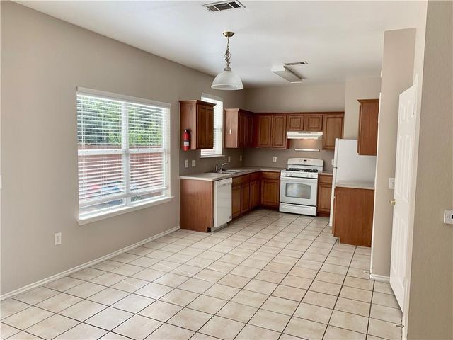 1121 Terry DR B, Austin, TX 78721