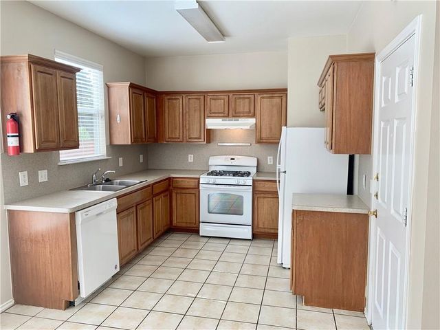 1121 Terry DR B, Austin, TX 78721
