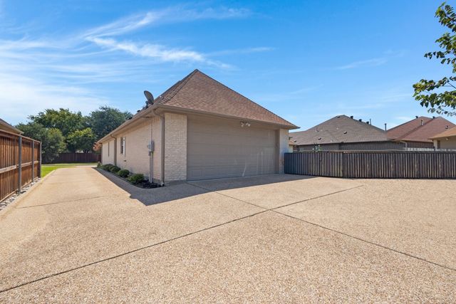 1904 Melbourne Drive, Pantego, TX 76013