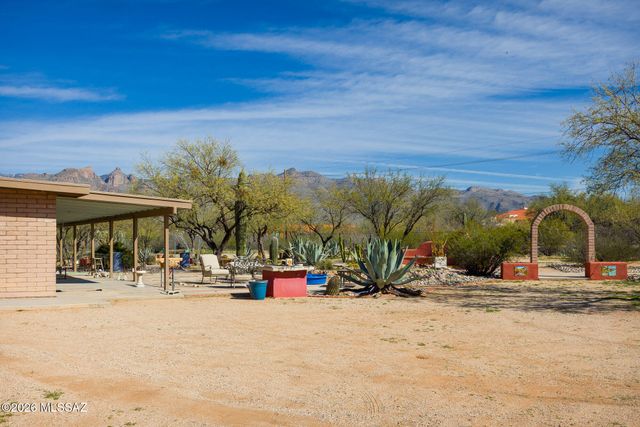 3832 N Tres Lomas Place, Tucson, AZ 85749