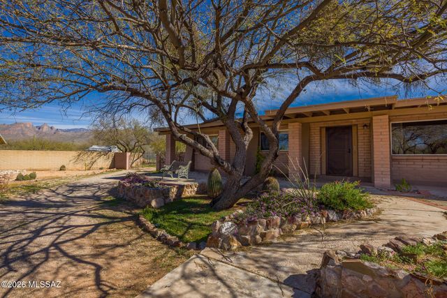 3832 N Tres Lomas Place, Tucson, AZ 85749