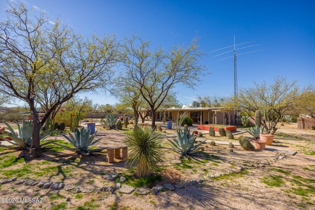 3832 N Tres Lomas Place, Tucson, AZ 85749