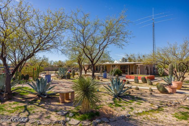 3832 N Tres Lomas Place, Tucson, AZ 85749