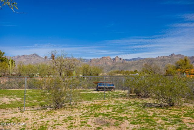 3832 N Tres Lomas Place, Tucson, AZ 85749