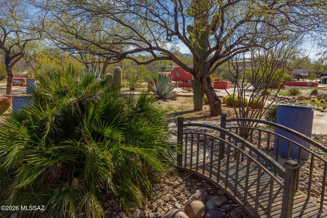 3832 N Tres Lomas Place, Tucson, AZ 85749