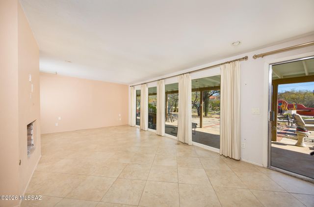 3832 N Tres Lomas Place, Tucson, AZ 85749