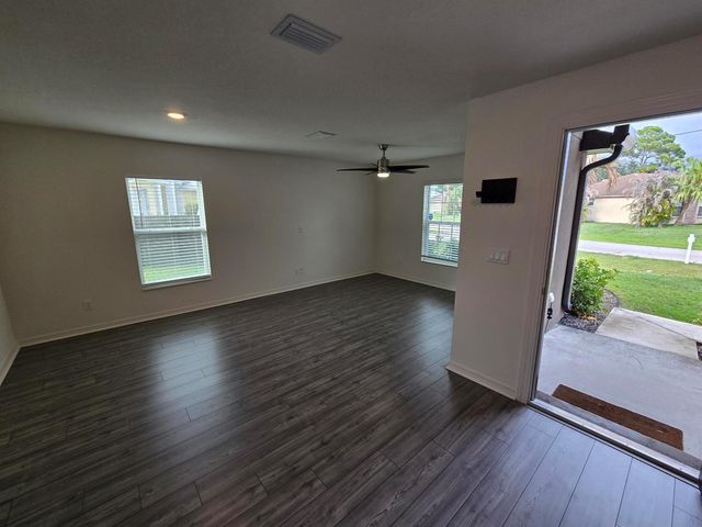 2198 SW Algiers Street, Port St. Lucie, FL 34953