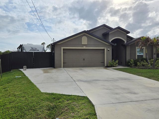 2198 SW Algiers Street, Port St. Lucie, FL 34953