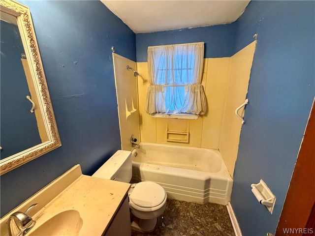 1239 North Military Road, Niagara Falls, NY 14304