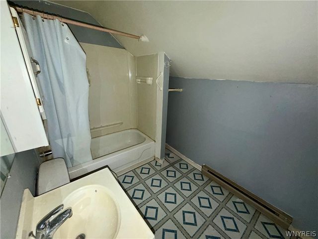 1239 North Military Road, Niagara Falls, NY 14304