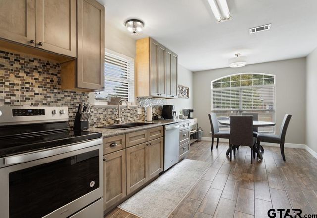 600 Frederick Circle, Flint, TX 75762