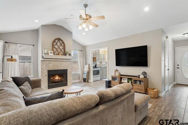 600 Frederick Circle, Flint, TX 75762