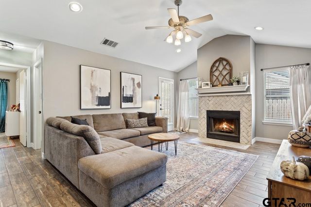 600 Frederick Circle, Flint, TX 75762