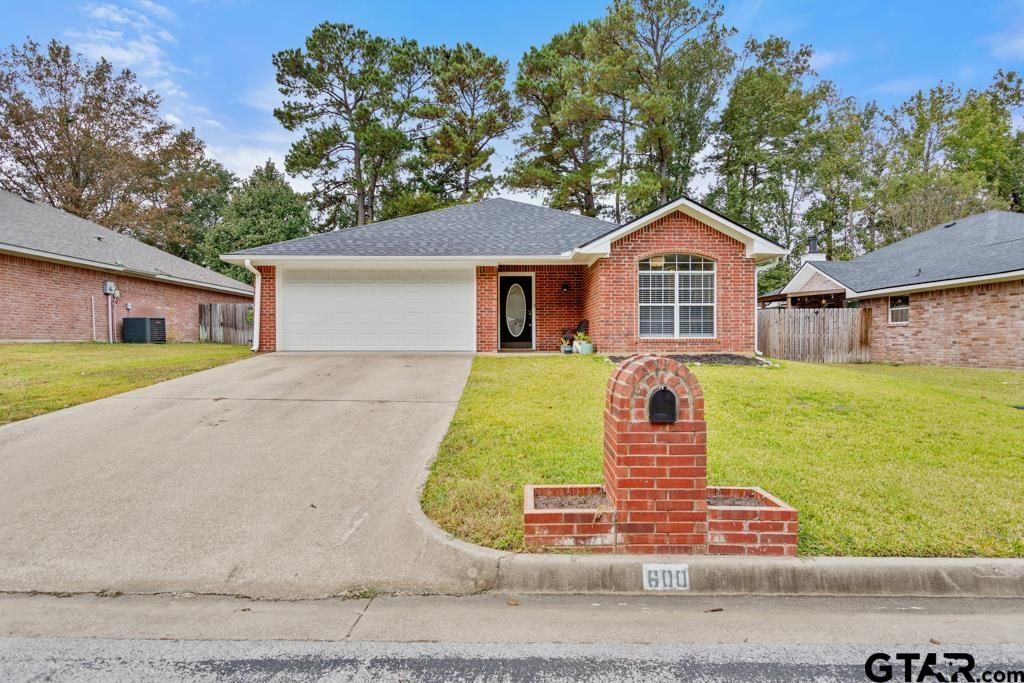 600 Frederick Circle, Flint, TX 75762