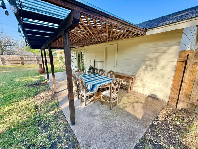 8301 Weyburn DR, Austin, TX 78757