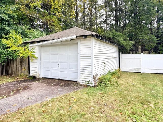 133 Whipple St, Worcester, MA 01610