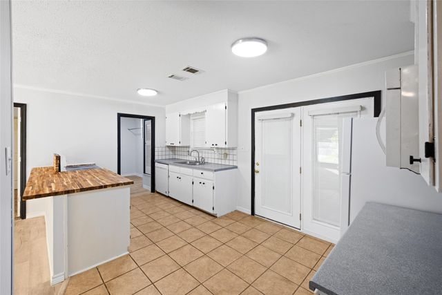 417 Carroll Avenue, Wake Village, TX 75501