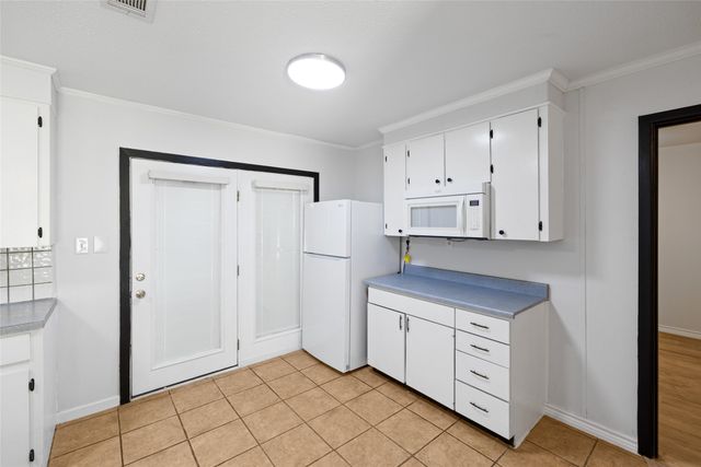 417 Carroll Avenue, Wake Village, TX 75501