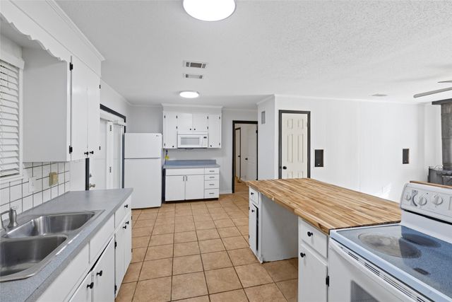 417 Carroll Avenue, Wake Village, TX 75501