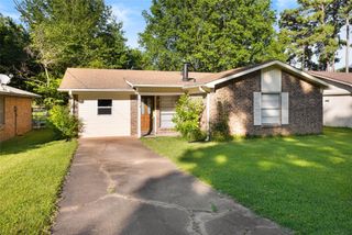 417 Carroll Avenue, Wake Village, TX 75501
