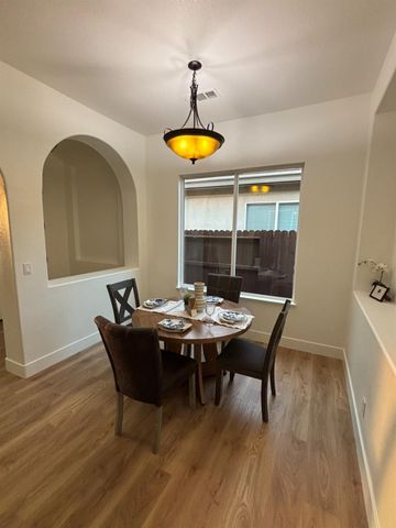 5232 Harness Ct, Riverbank, CA 95367