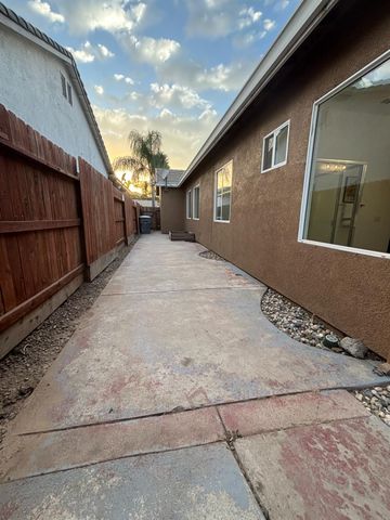 5232 Harness Ct, Riverbank, CA 95367