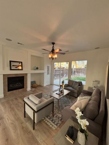 5232 Harness Ct, Riverbank, CA 95367