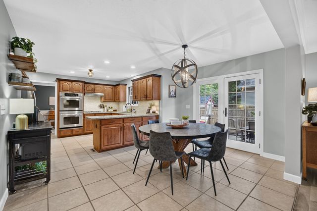 5620 Dodds Drive, Bettendorf, IA 52722