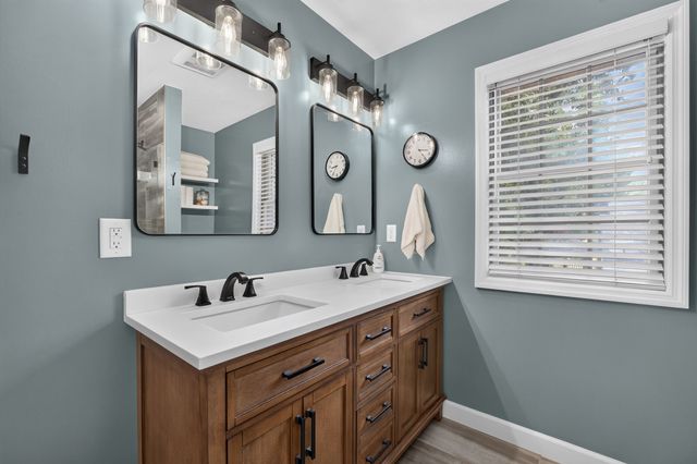5620 Dodds Drive, Bettendorf, IA 52722