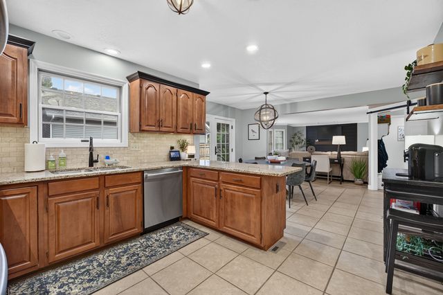 5620 Dodds Drive, Bettendorf, IA 52722