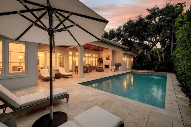 16 W Sea Colony Drive, Vero Beach, FL 32963