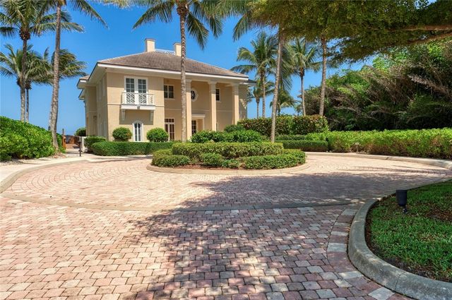 16 W Sea Colony Drive, Vero Beach, FL 32963