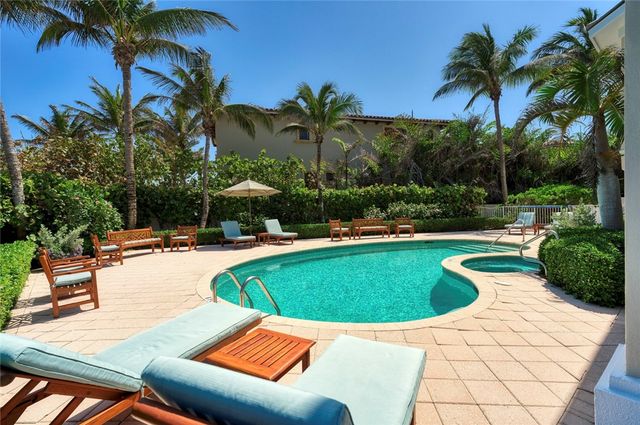 16 W Sea Colony Drive, Vero Beach, FL 32963