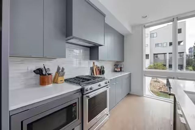 3218 Charlotte Ave, Nashville, TN 37209