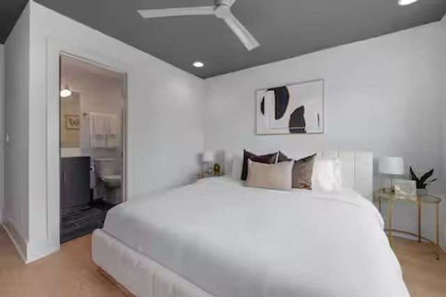 3218 Charlotte Ave, Nashville, TN 37209
