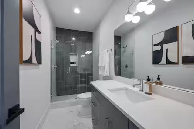 3218 Charlotte Ave, Nashville, TN 37209