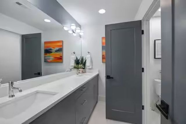 3218 Charlotte Ave, Nashville, TN 37209