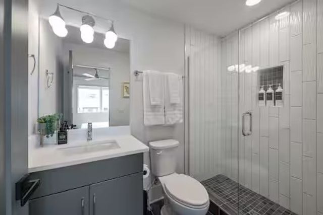 3218 Charlotte Ave, Nashville, TN 37209