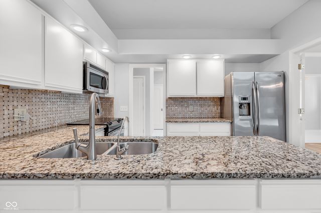 958 Tamarack Cir N Drive, Indianapolis, IN 46260