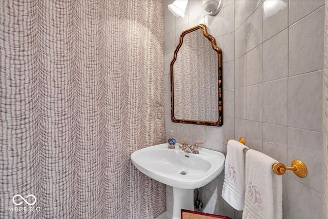 958 Tamarack Cir N Drive, Indianapolis, IN 46260