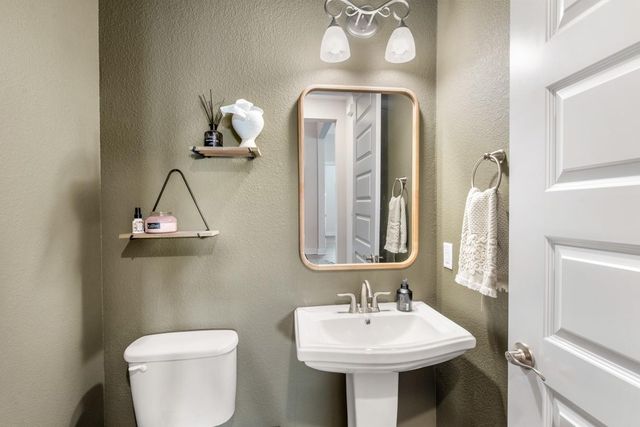 2341 Airport DR, Leander, TX 78641