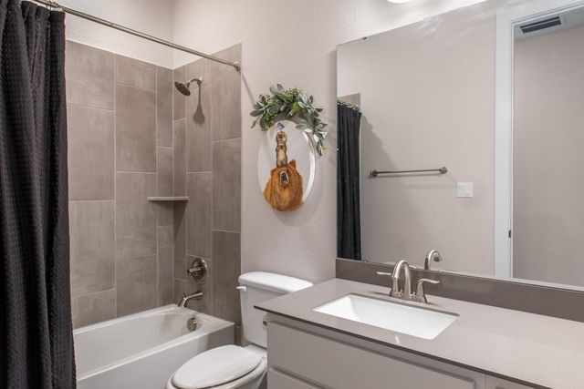 2341 Airport DR, Leander, TX 78641