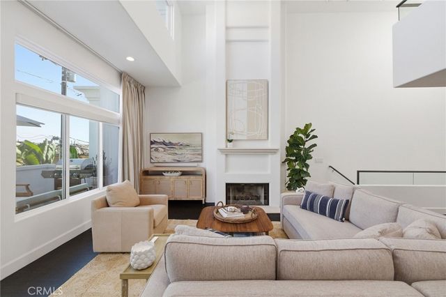 720 Manhattan Beach Boulevard, Manhattan Beach, CA 90266