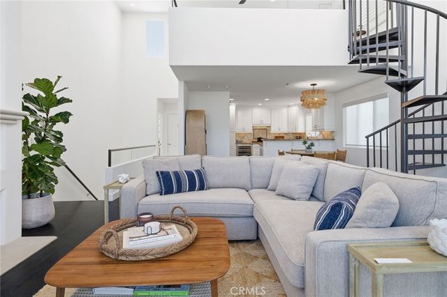 720 Manhattan Beach Boulevard, Manhattan Beach, CA 90266