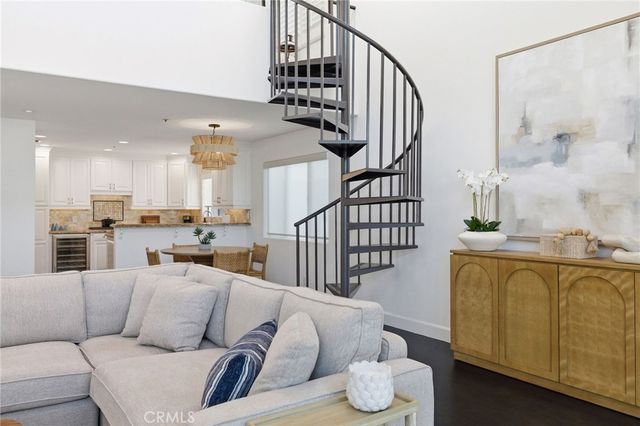 720 Manhattan Beach Boulevard, Manhattan Beach, CA 90266