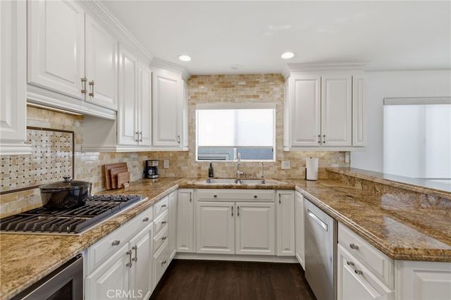 720 Manhattan Beach Boulevard, Manhattan Beach, CA 90266