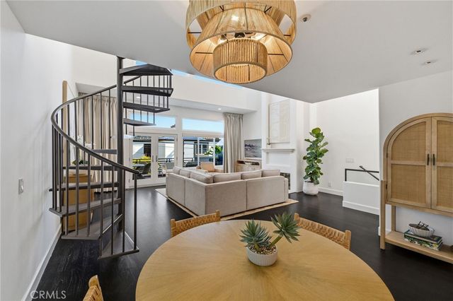 720 Manhattan Beach Boulevard, Manhattan Beach, CA 90266