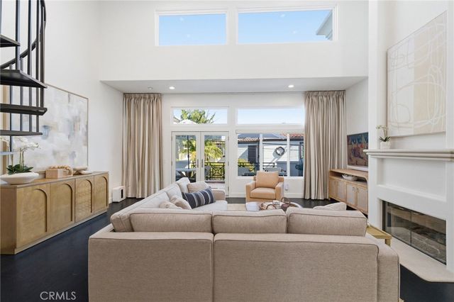 720 Manhattan Beach Boulevard, Manhattan Beach, CA 90266