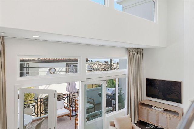 720 Manhattan Beach Boulevard, Manhattan Beach, CA 90266