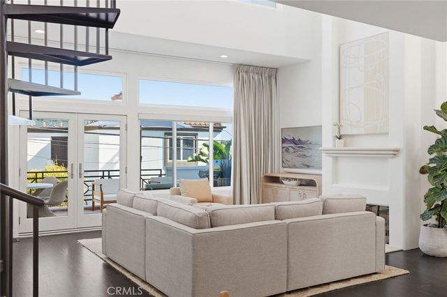 720 Manhattan Beach Boulevard, Manhattan Beach, CA 90266